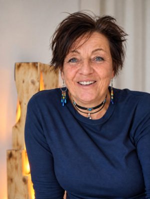 Dehlia EMERY